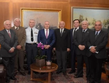 Με εμβληματικές προσωπικότητες των Ενώσεων Αποστράτων συναντήθηκε ο ΥΕΘΑ Αποστολάκης (φώτο)
